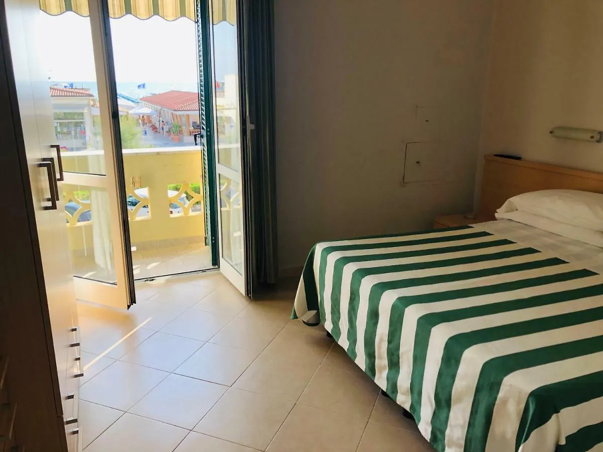 Hotel Valdinievole Lido di Camaiore 2*,
